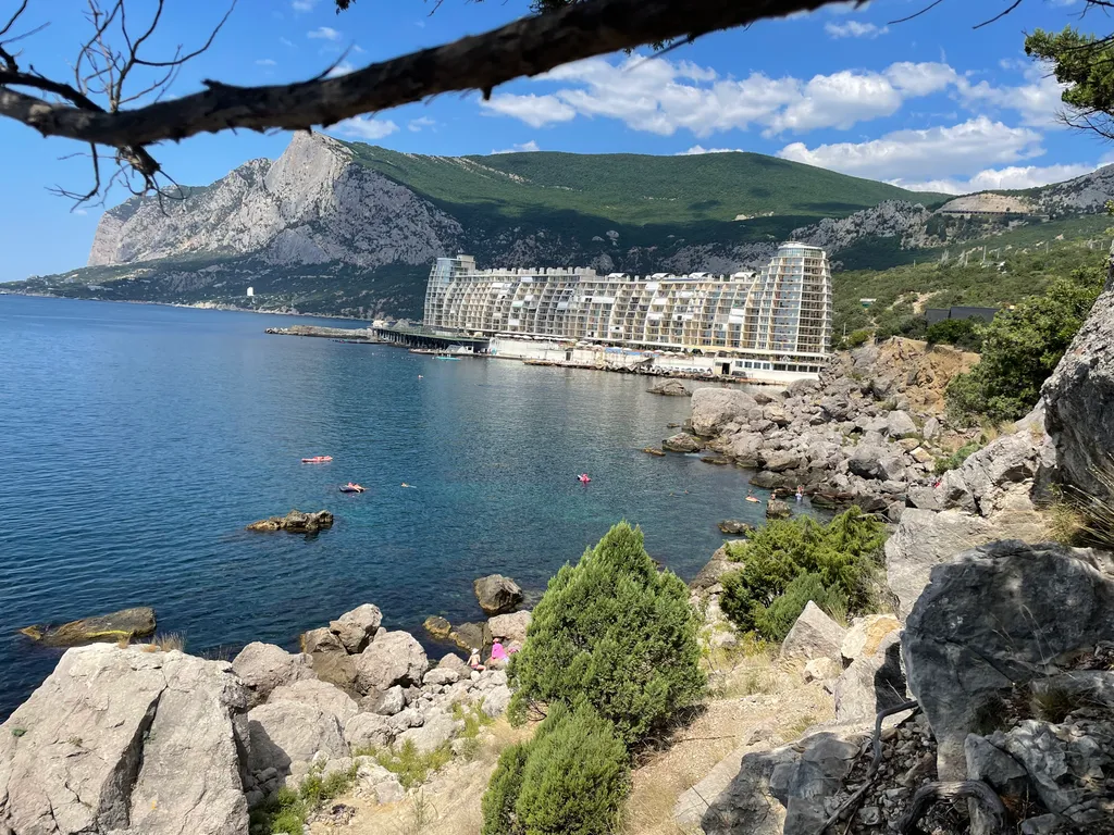 Апарт для семьи из 3 человек на берегу моря, с видовой террасой, кухней