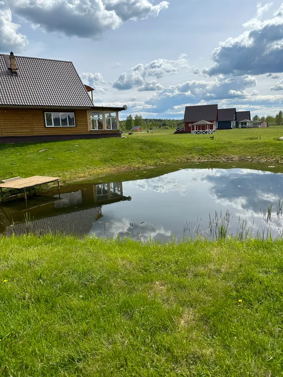 Уютный коттедж на берегу реки Milana Village