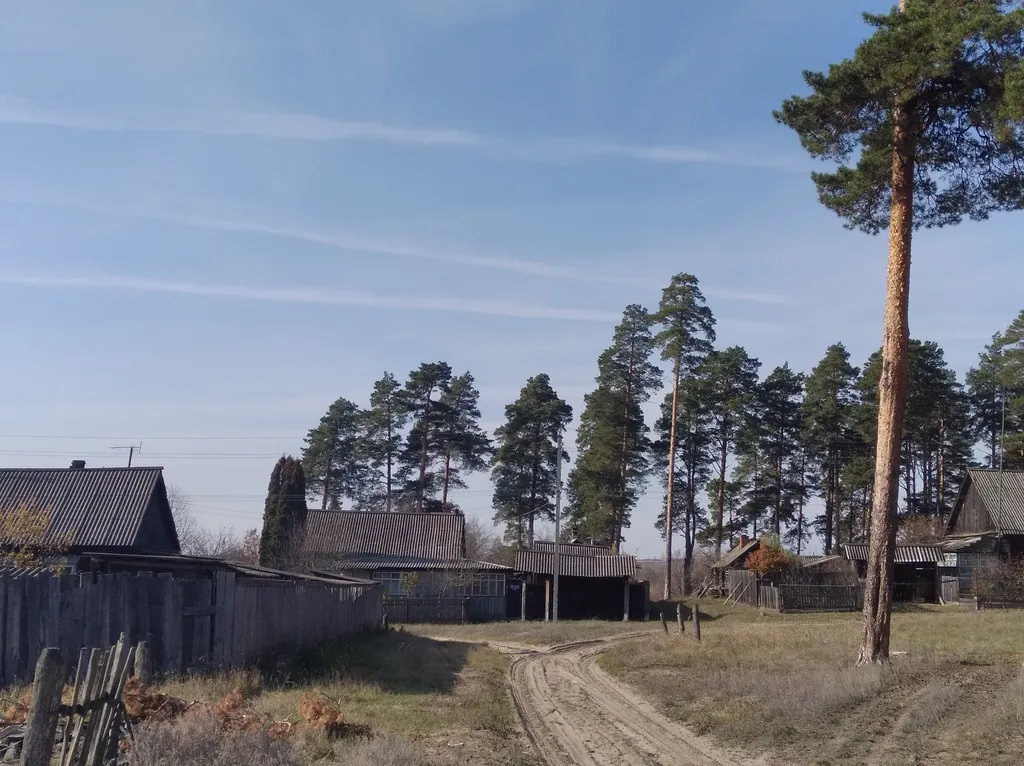 Лесной домик за рекой