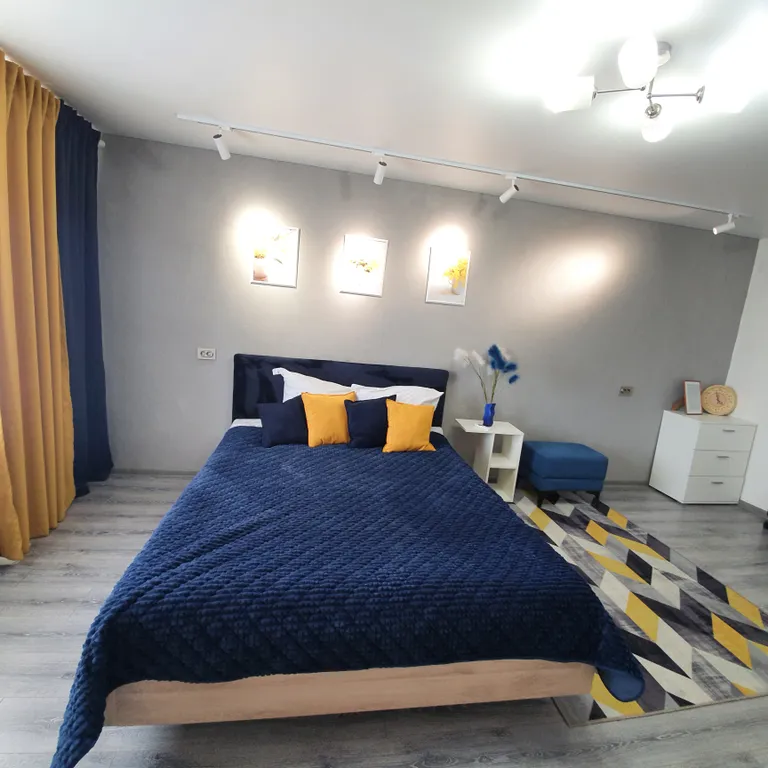 Уютная 2-комнатная квартира с раздельными спальнями в центре города