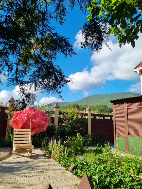 Коттедж Уютный дом рядом с морем в тенисом, фруктовом саду. — Южная Озереевка