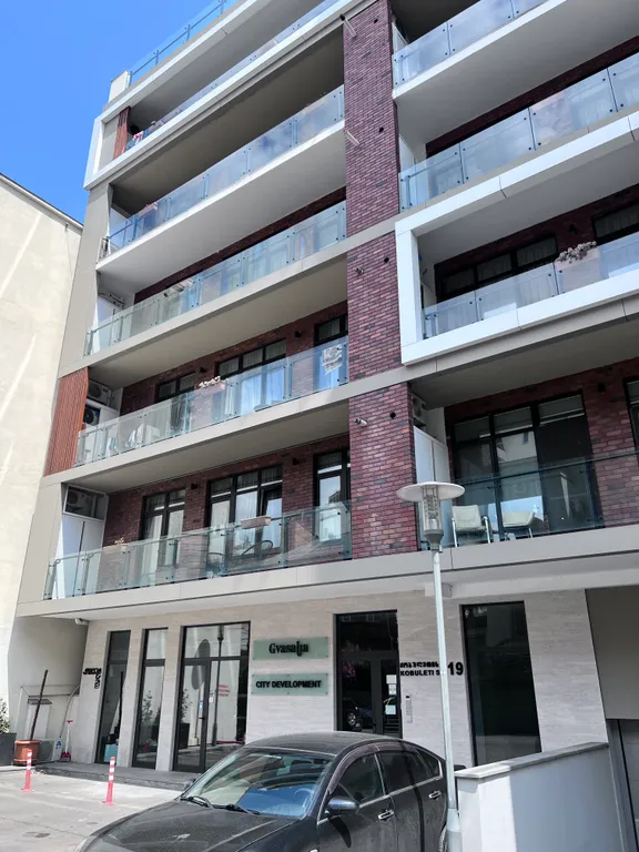 Студия возле Круглого сада