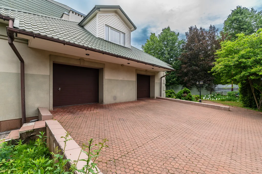 Коттедж с бассейном и сауной в Красногорске