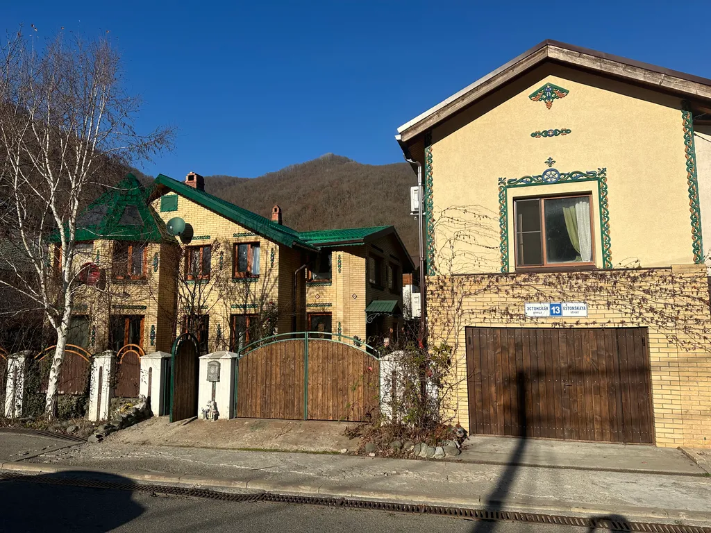 Вилла на первой линии Эсто-садка через дорогу от Горки города