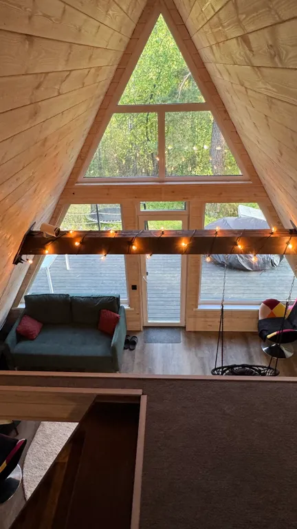 Дом на обрыве с чаном в терассе