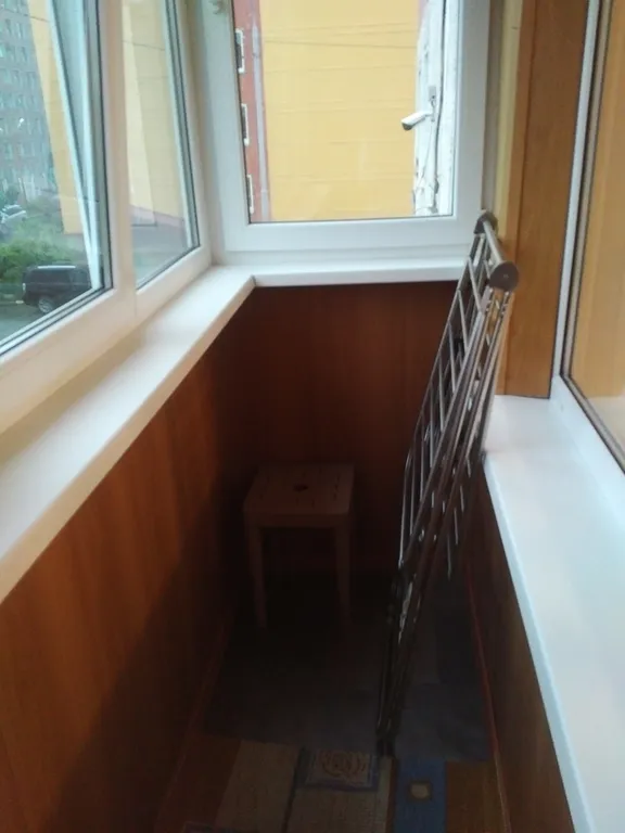 Гора через дорогу