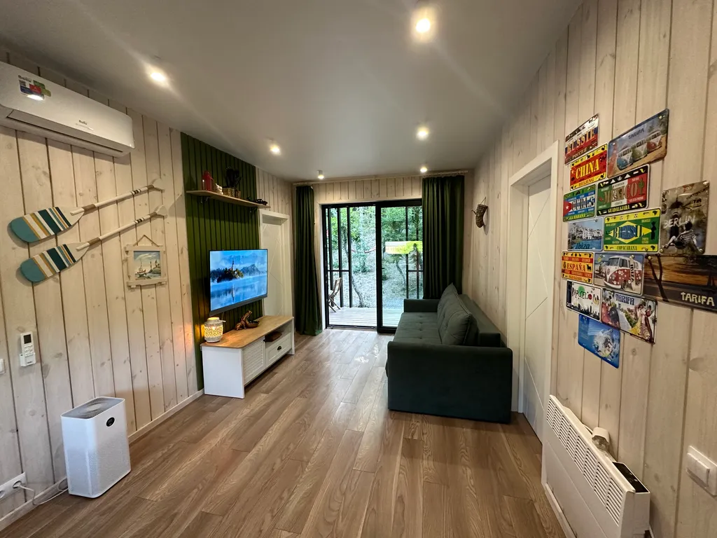 Коттедж Апартаменты рядом с морем ,с видом на горы у скалы парус — Прасковеевка