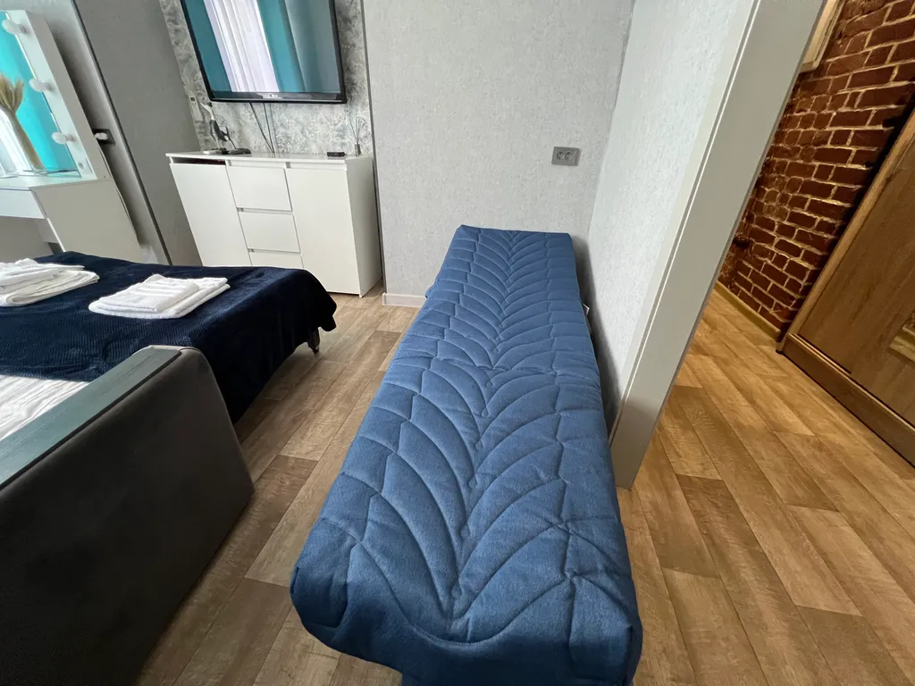 Уютный лофт с историческим балконом на главной улице