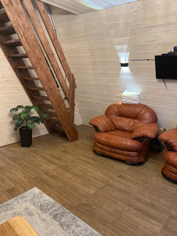 Уютный дом а-фрейм в сосновом лесу