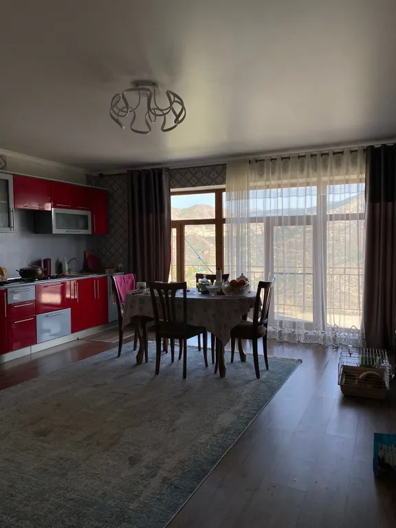 Дом с шикарным видом на горы