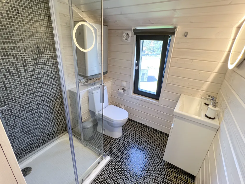 Коттедж Дом с сауной и видом на озеро — Стеклянный