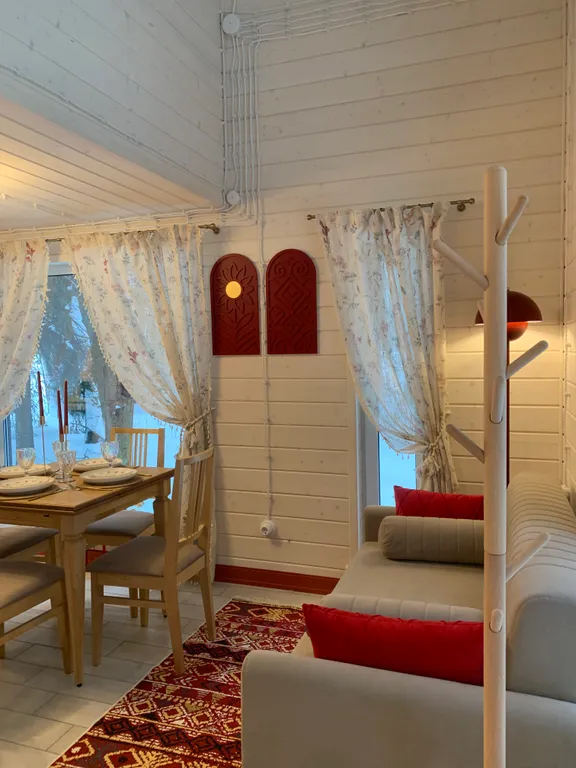 Красная Матрешка - глэмпинг в лесу