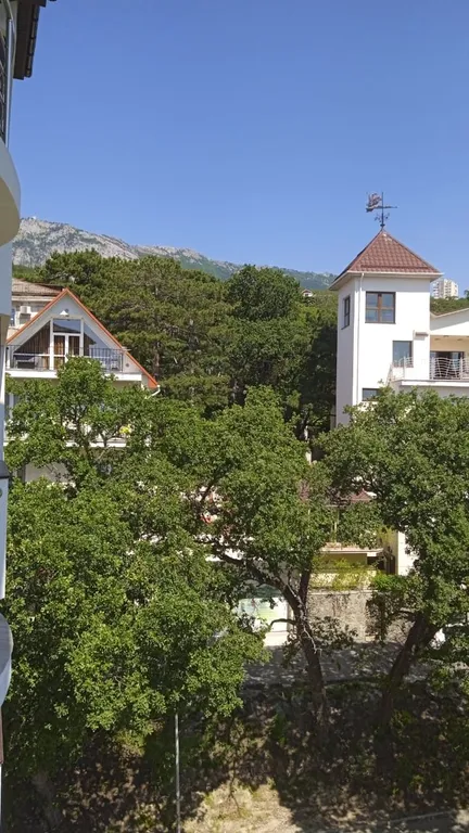 Новый дом напротив санатория Дюльбер