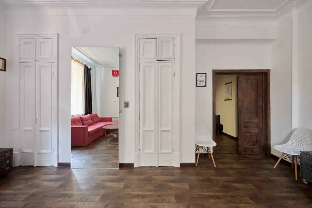 12-местный апартамент в ретро стиле с кинотеатром и Sony PS4