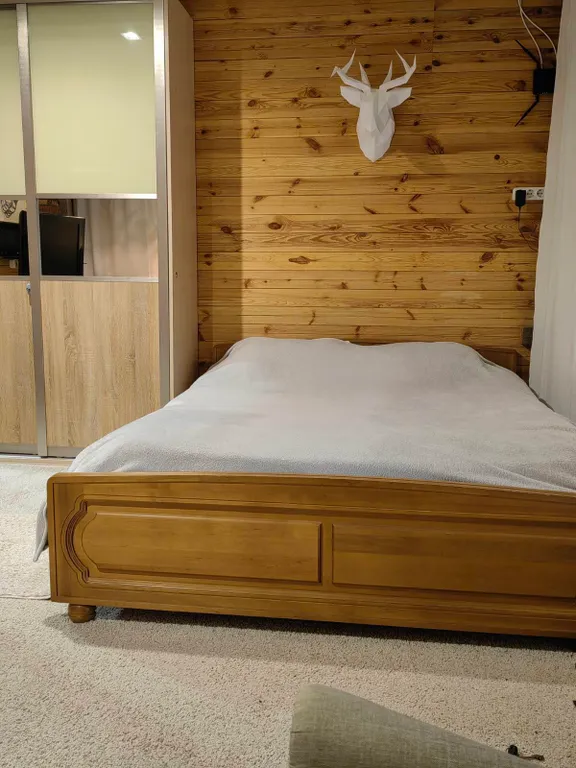 Дом в тихом и живописном месте на берегу озера