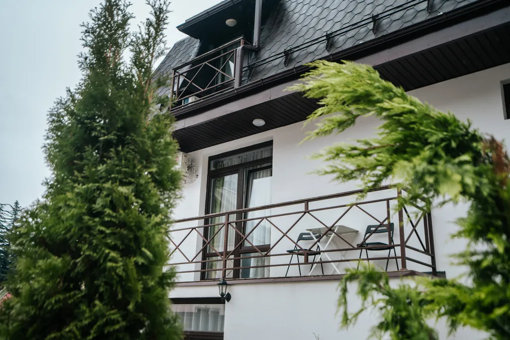 Апартаменты в горах, большая кровать