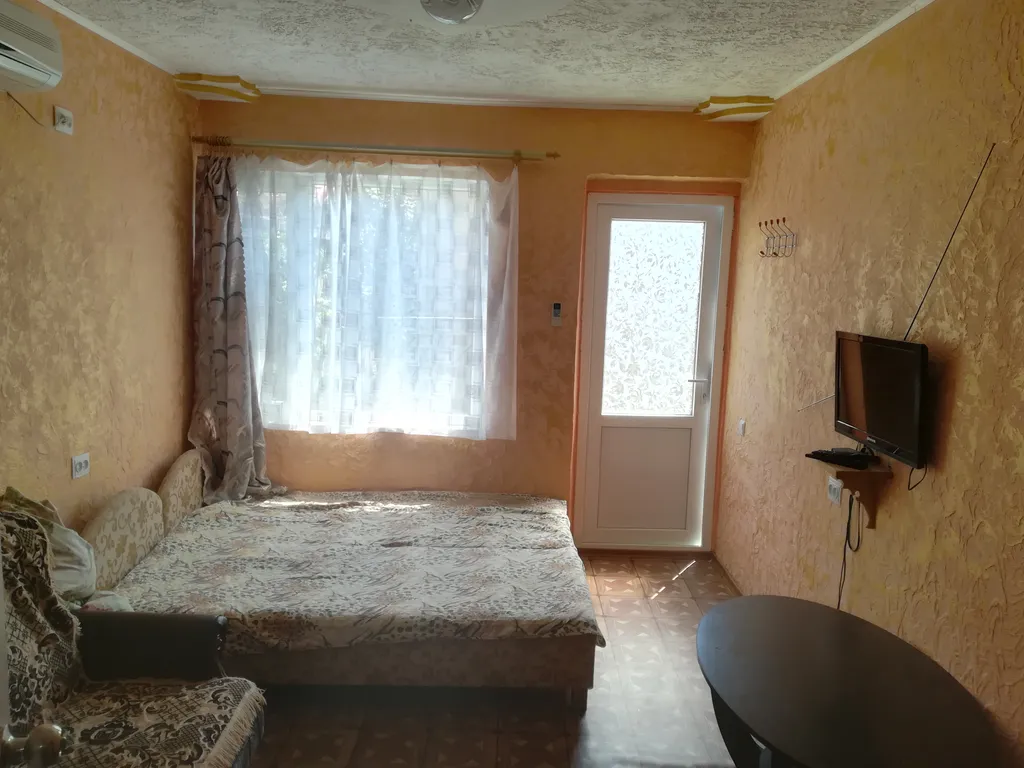 Комфортный дом с личным просторным двором