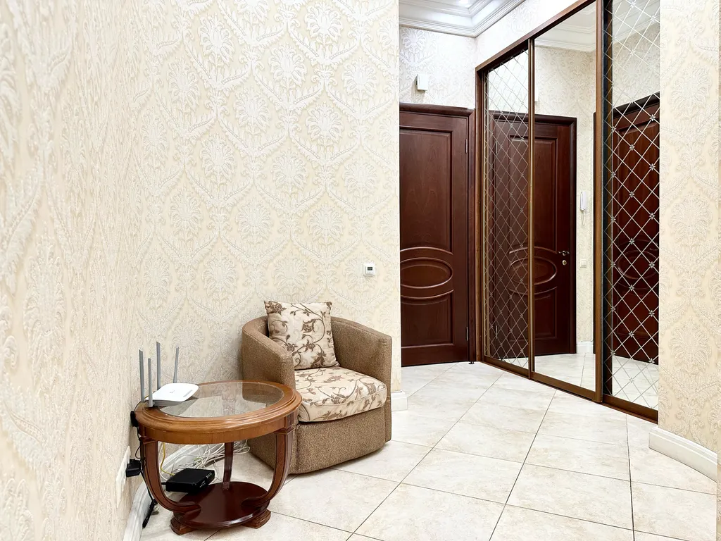 Стильная квартира с балконом и двумя санузлами