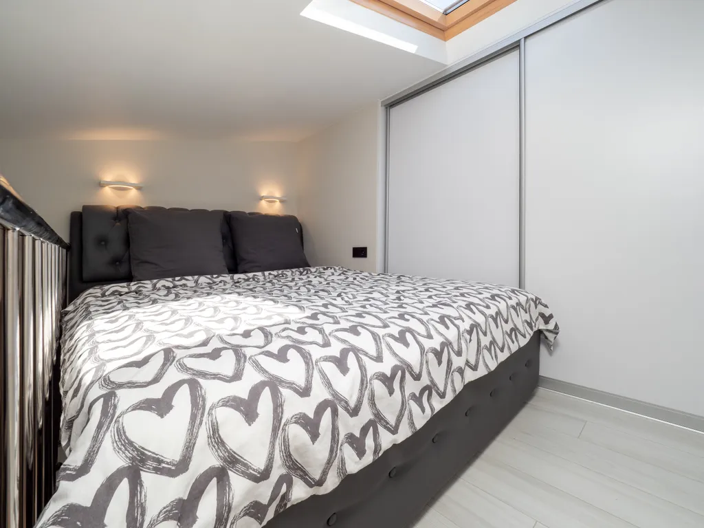 Мансардная студия в ЖК Резидент