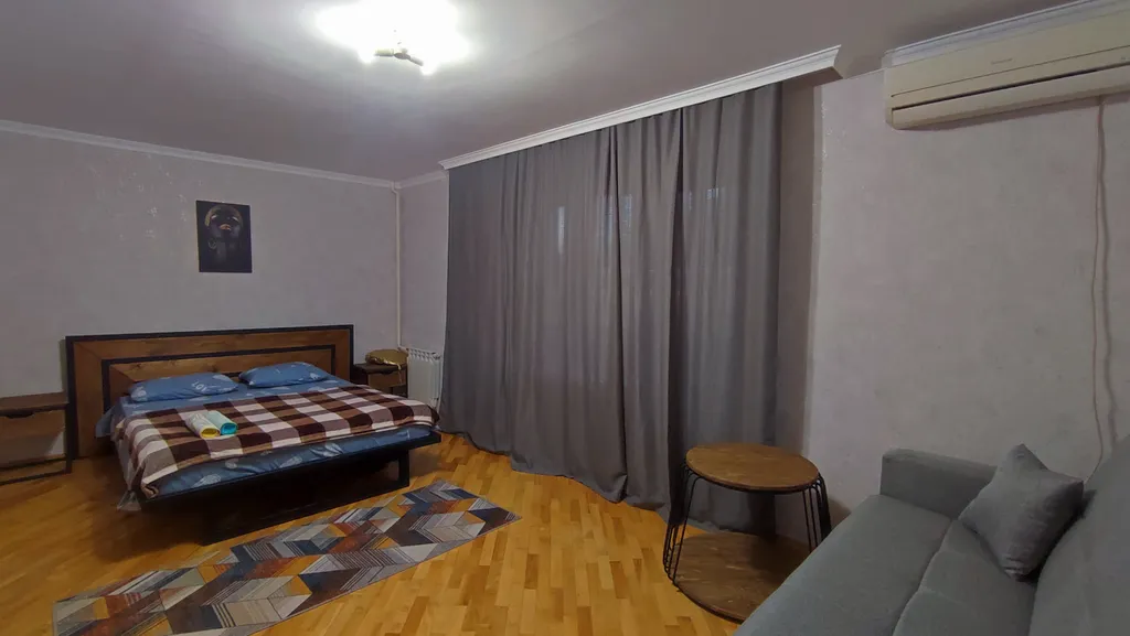 Просторная квартира с ремонтом в стиле лофт.