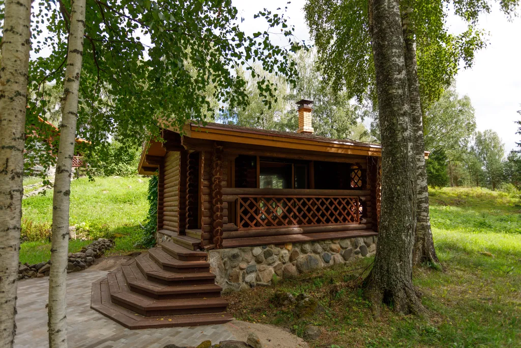 Дом на берегу озера