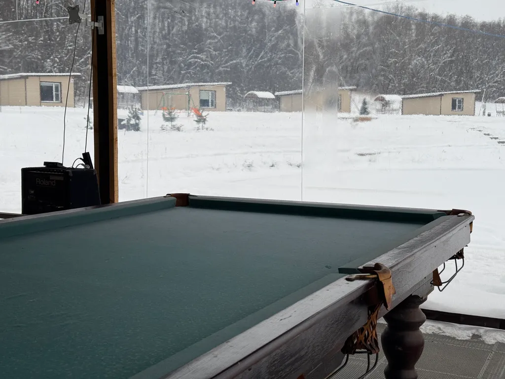 Глэмпинг у peки Bолoста