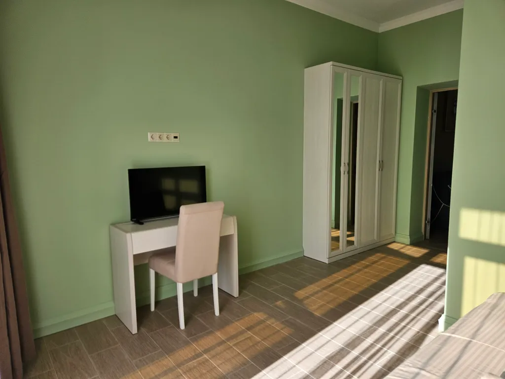 Люкс с балконом и видом на море в отеле Атлас