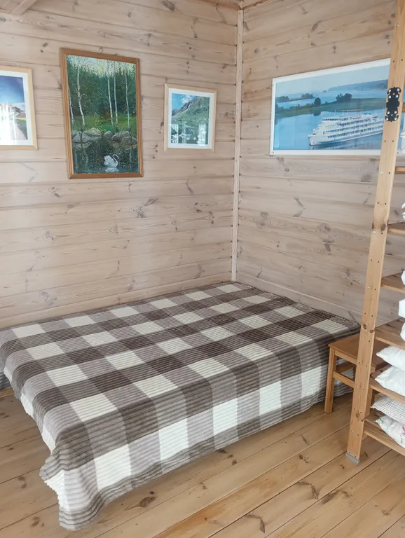 Домик на берегу Оки на территории сельской усадьбы Варежка