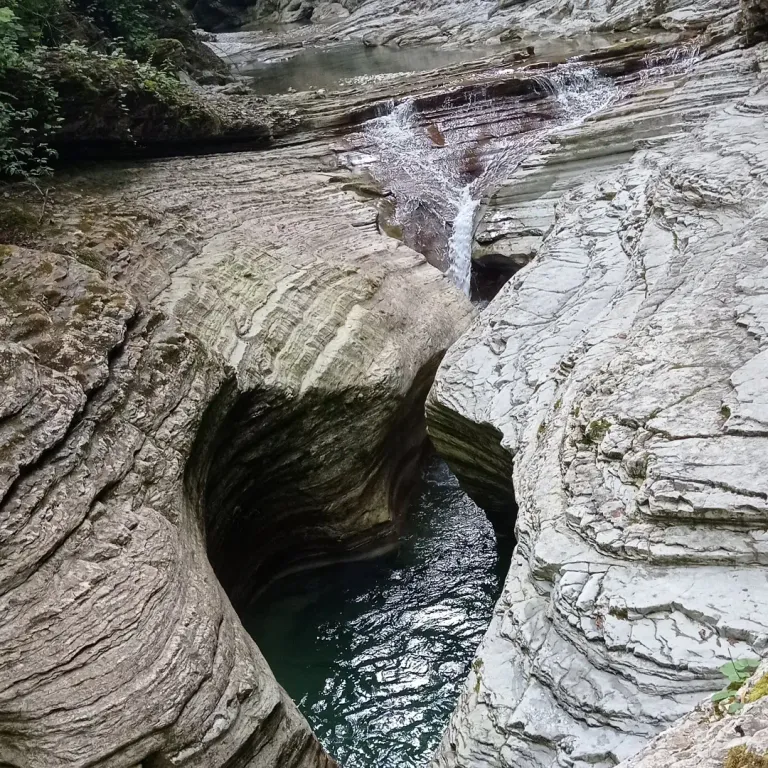 Шикарная двушка с панорамным балконом!