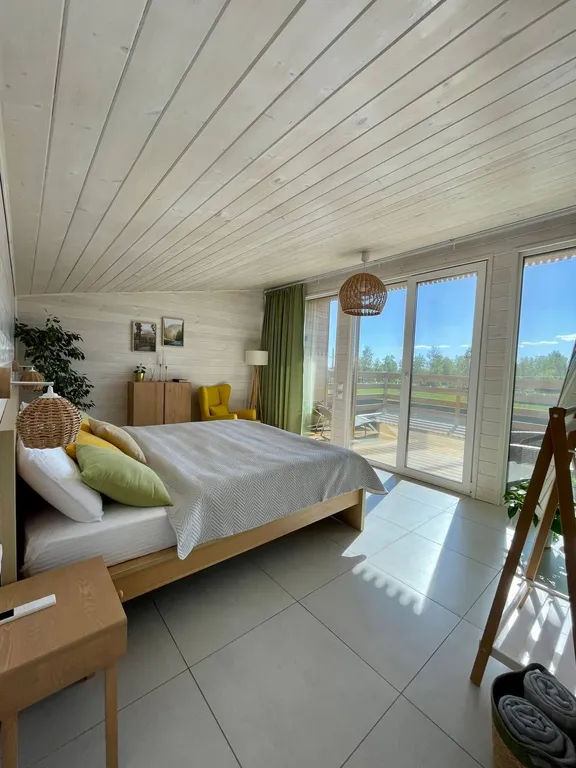 Cube House на берегу Волги