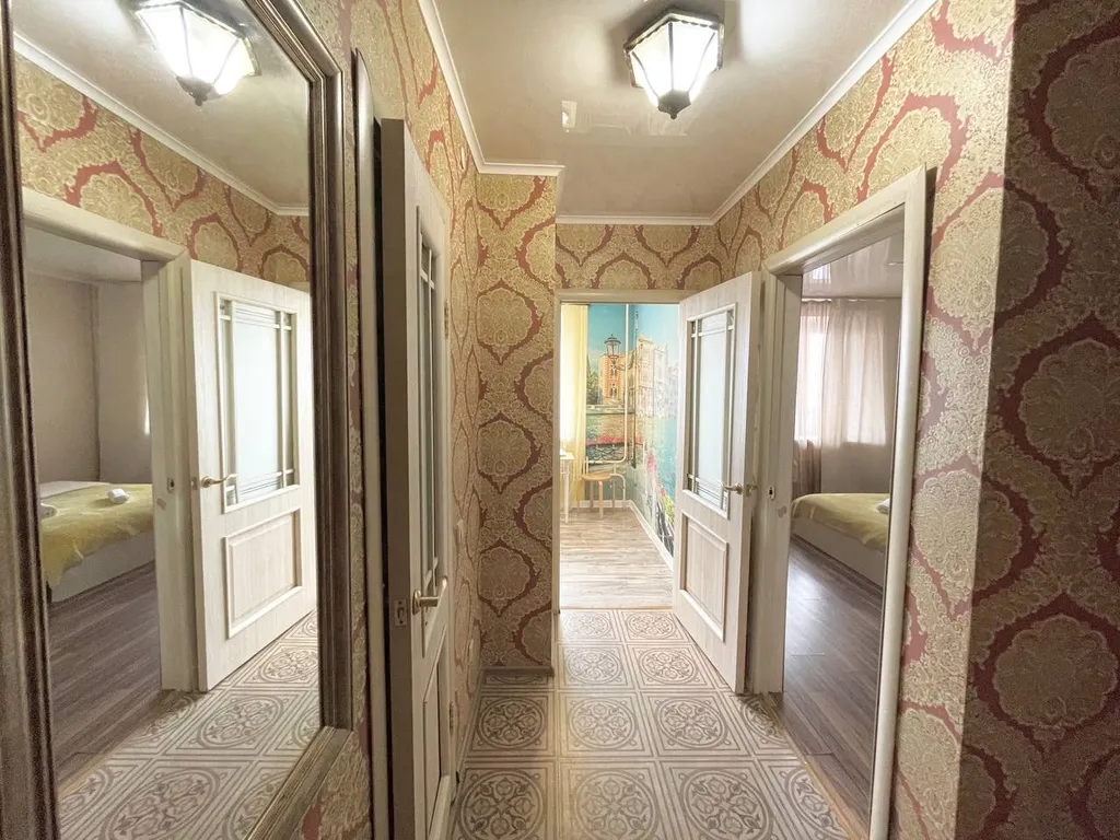 Отличная квартира с большой кроватью и диваном