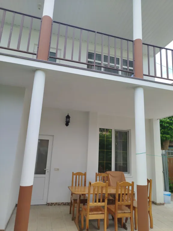 Уютный дом в спальном районе недалеко от моря