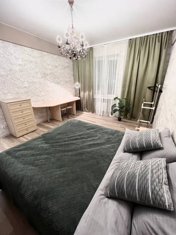 Адмиралтейская трешка на берегу моря