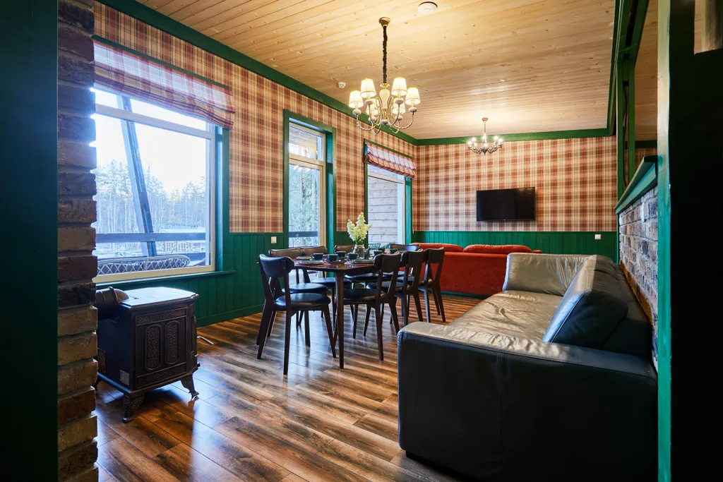 Большой коттедж с 5 спальнями, камином и террасой, Ромашка