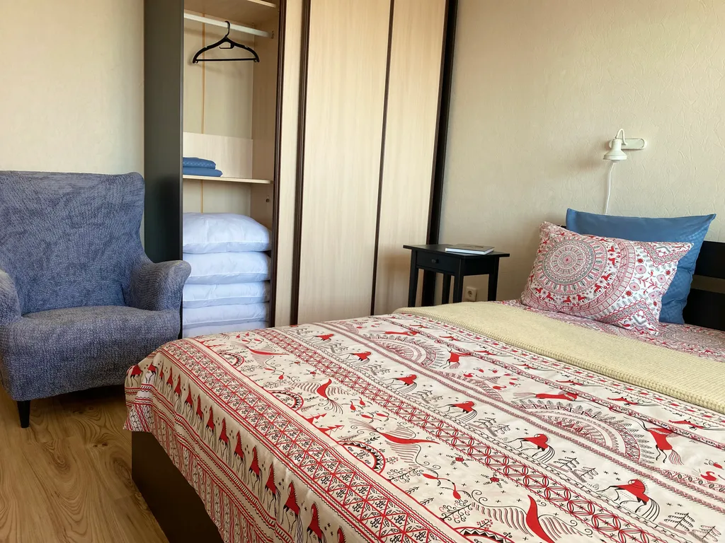 Через дорогу от ЛетоЛето Яркая 1+ квартира