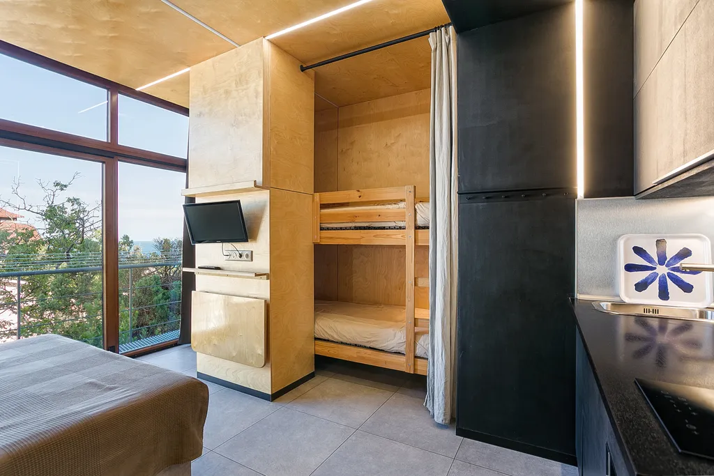 Современная квартира-студия под горой Кошка