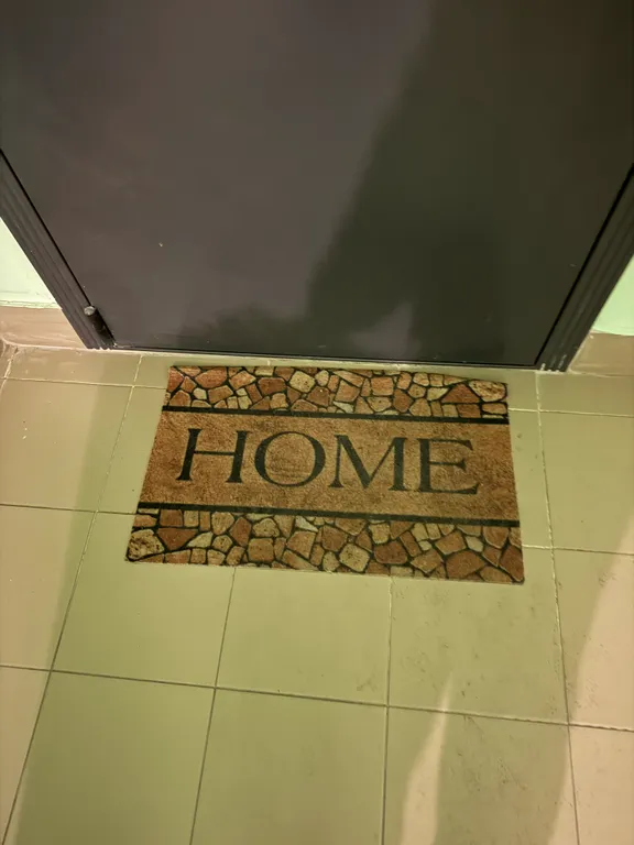 Уютная двухкомнатная квартира с дизайнерским ремонтом