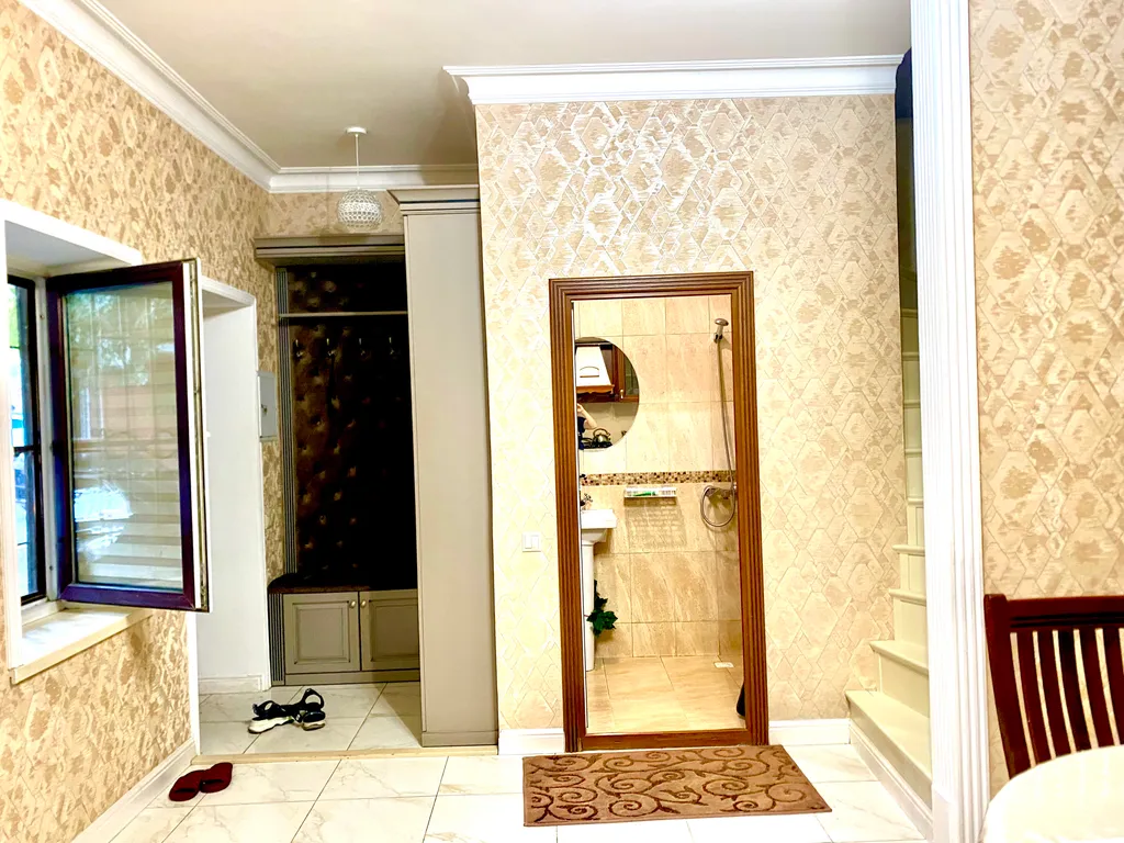 Просторный дом, в центре города, в двух минутах у моря