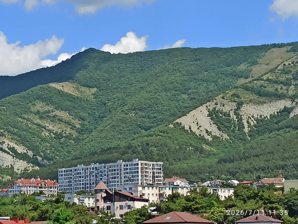 2-комнатная в центре, с видом на море и горы