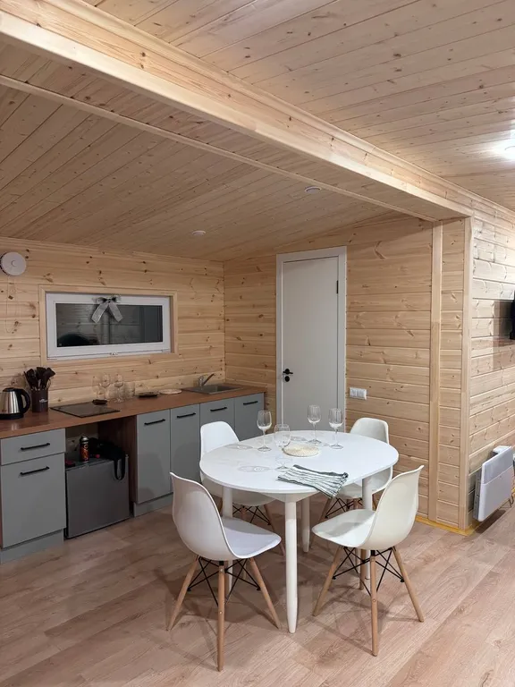 Уютный дом в лесу