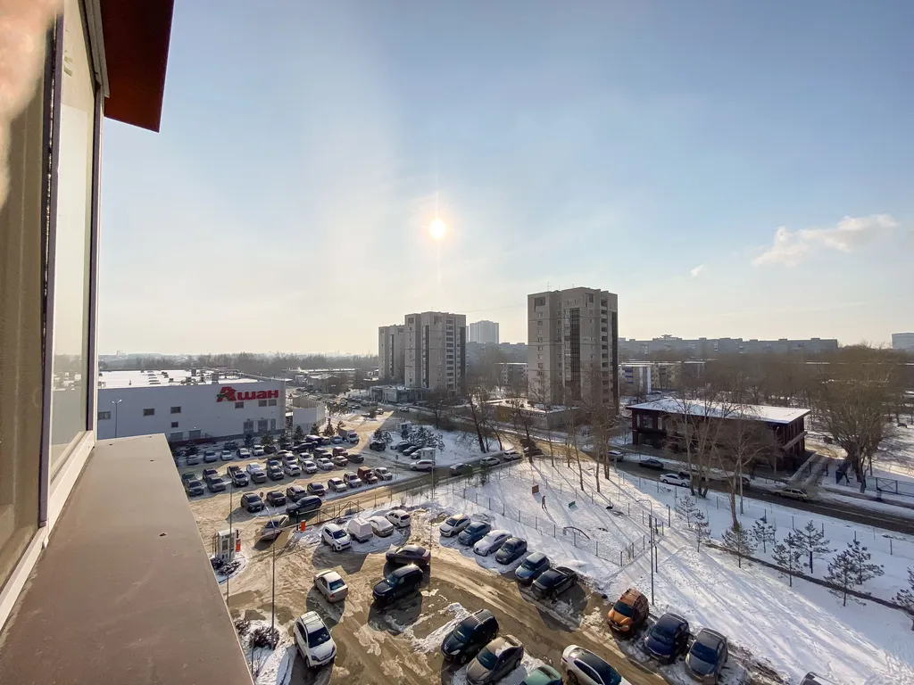 Светлая квартира у ТЦ Аквамолл