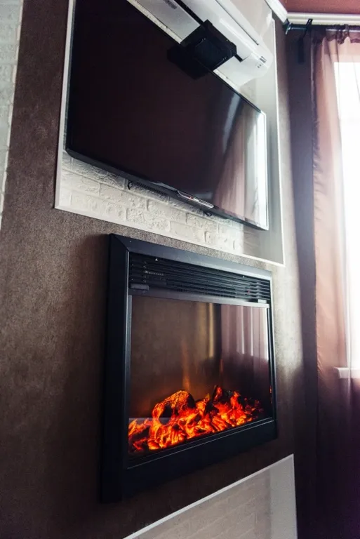 Студия с камином и джакузи