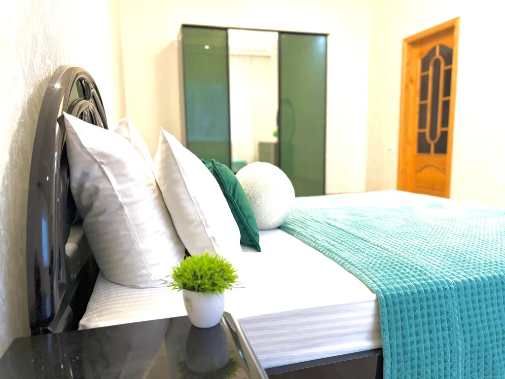 Двухэтажный дом из 5 комнат, с уютным двориком и мангалом