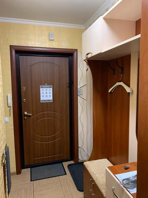 Уютная квартира с роскошной кроватью (2*2м) из натурального дерева