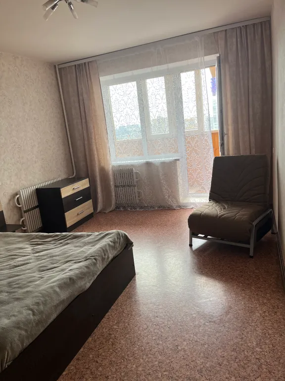 Светлая, тёплая, просторная однокомнатная квартира с видом на город