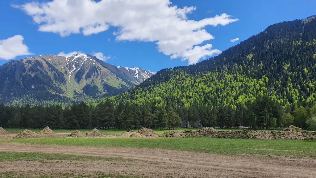 Коттедж Домик на Софийской поляне рядом с лесом и речкой — Архыз