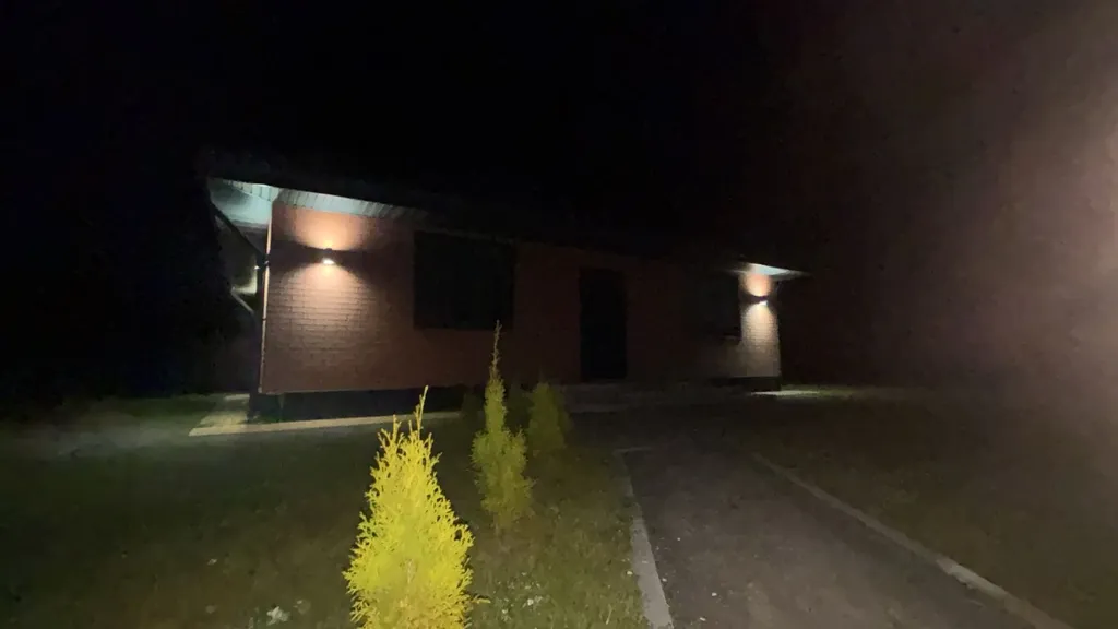 Современный коттедж в пригороде с баней и горячим чаном