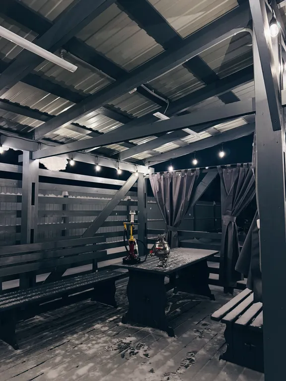 Домик в шалаше в деревне