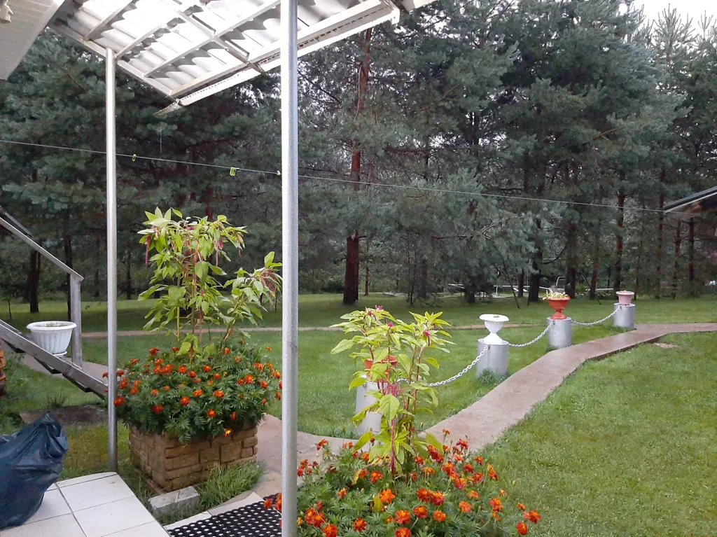 Домик у озера