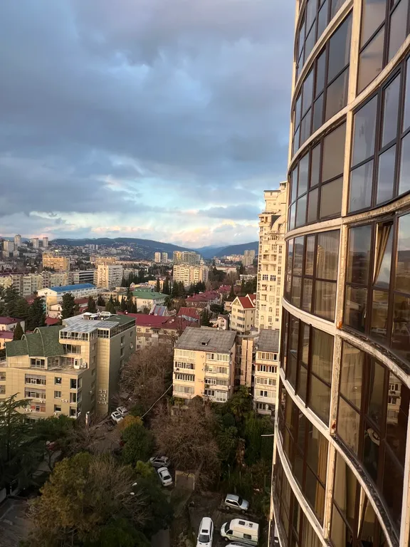 Уютная квартира с видом на морской порт и горы